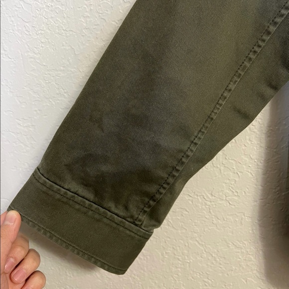 Abercrombie & Fitch | Utility Cargo Army Cropped Outerwear Jacket - Picture 8 of 8